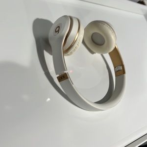 Like new beats solo 3